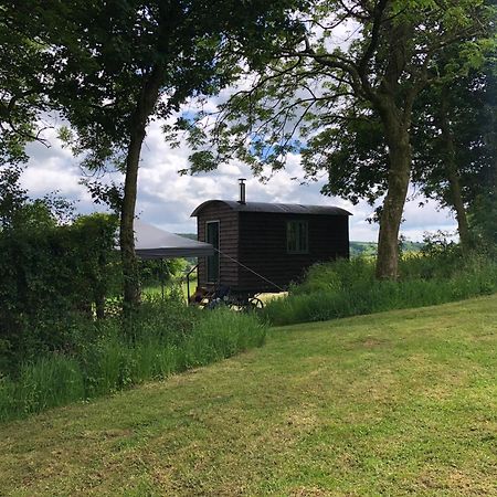 The Shepherds Hut At The Shippen, Tiphayes Гонитон Экстерьер фото