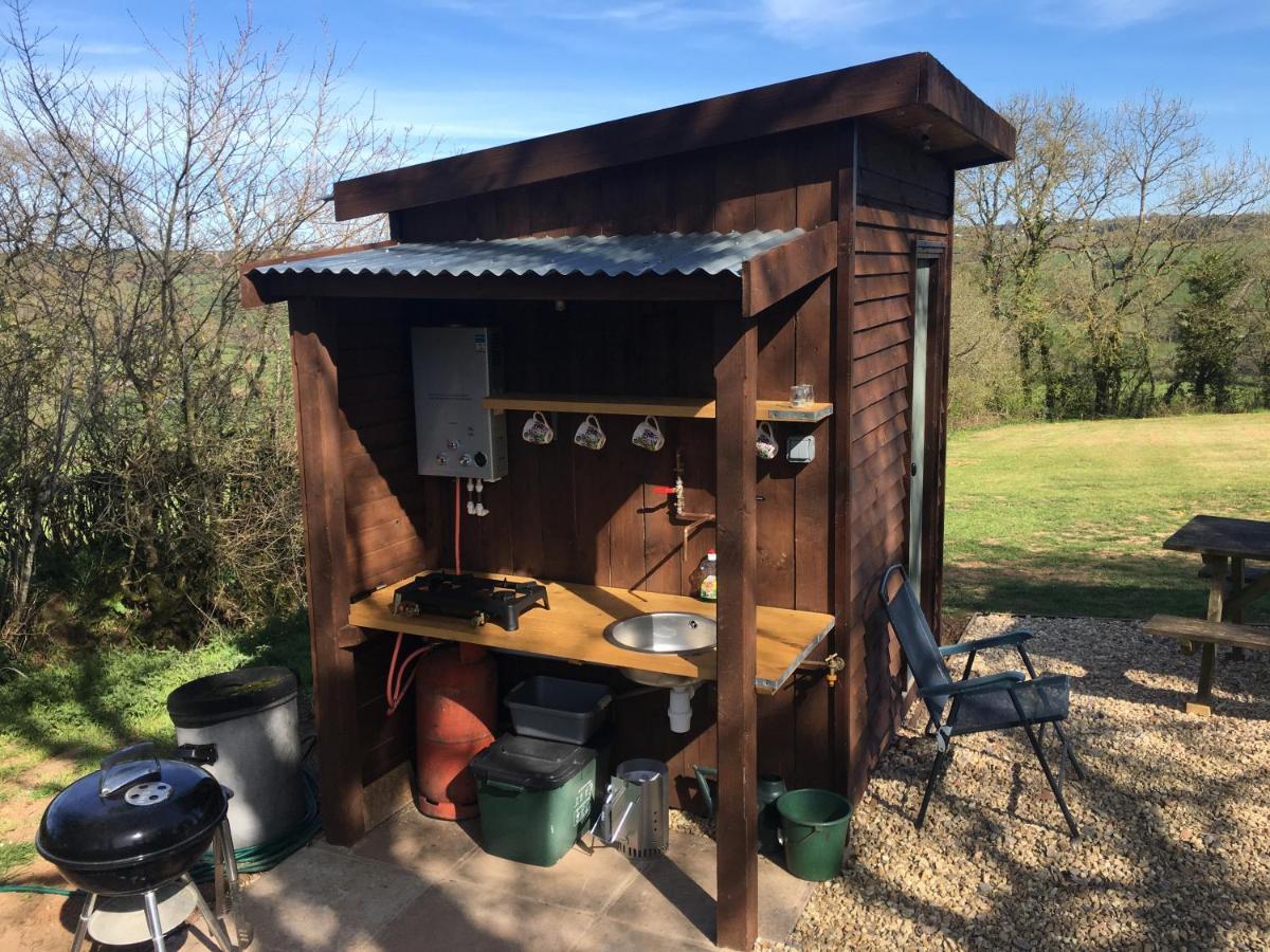 The Shepherds Hut At The Shippen, Tiphayes Гонитон Экстерьер фото