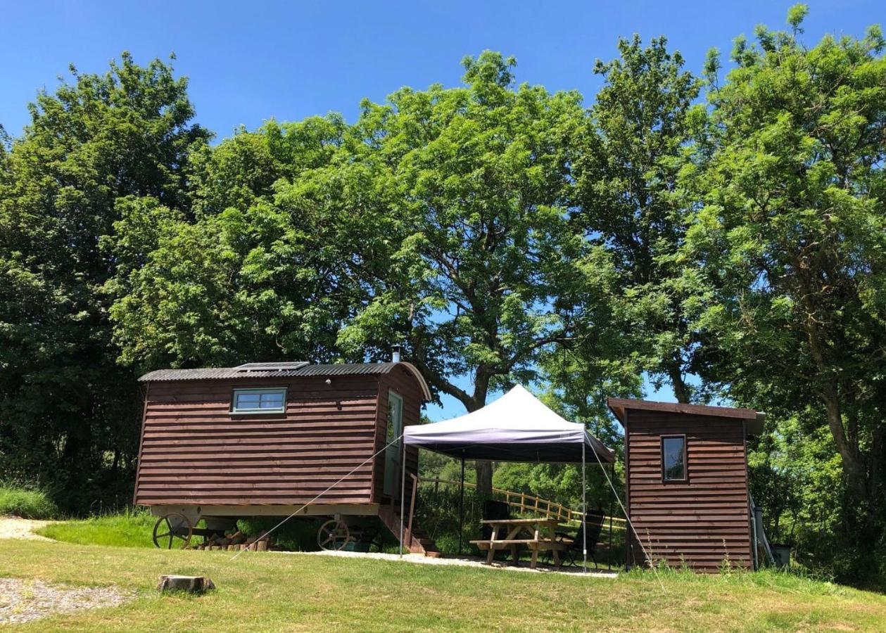 The Shepherds Hut At The Shippen, Tiphayes Гонитон Экстерьер фото